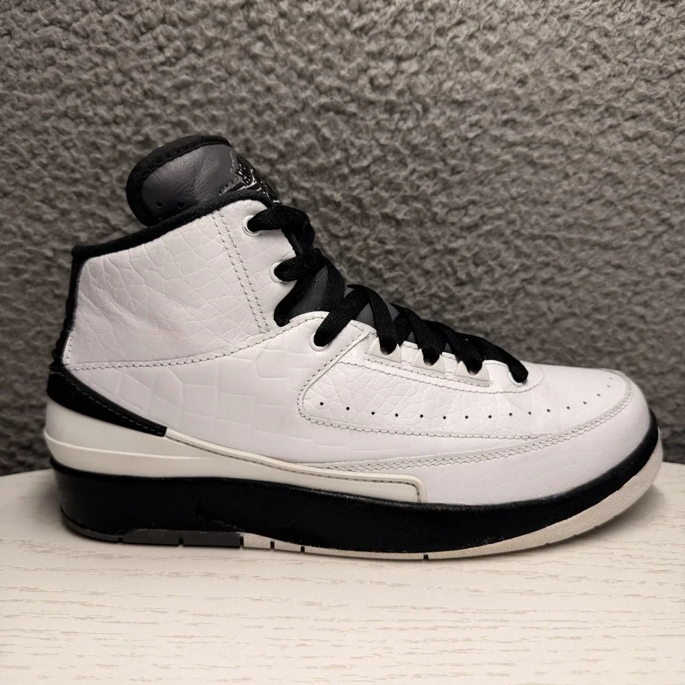 Air Jordan Retro 2 Wing It 834283-103 White Black GS Size 5Y Womens Size 6.5